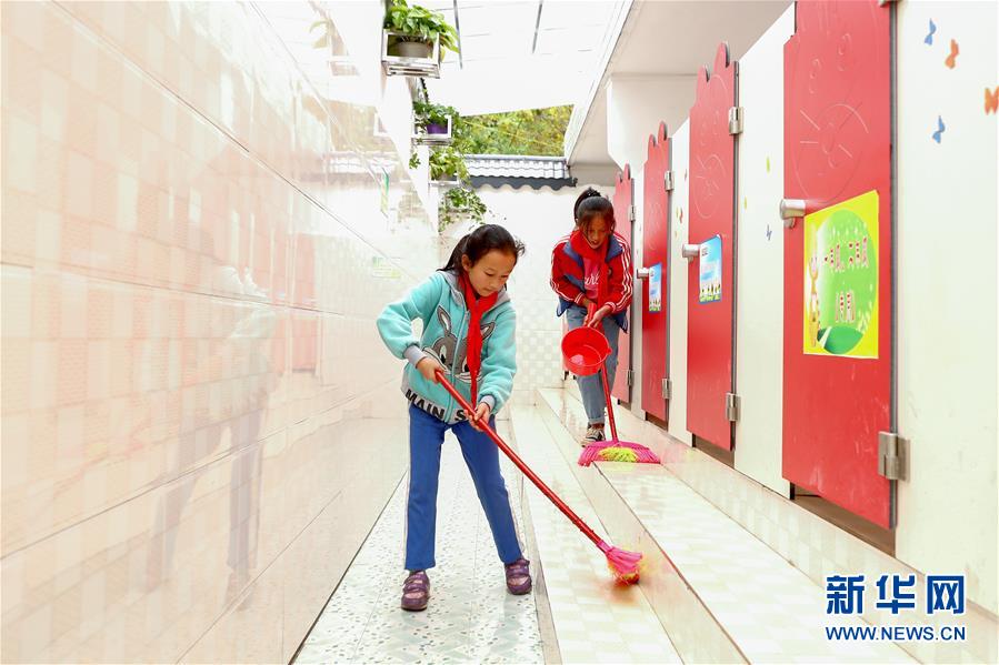 (新華全媒頭條·圖文互動(dòng))(7)上下同心再出發(fā)——習(xí)近平總書記同出席2019年全國(guó)兩會(huì)人大代表、政協(xié)委員共商國(guó)是紀(jì)實(shí)