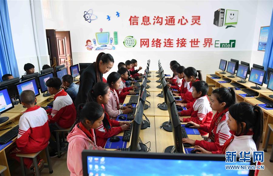 (新華全媒頭條·圖文互動(dòng))(8)上下同心再出發(fā)——習(xí)近平總書記同出席2019年全國(guó)兩會(huì)人大代表、政協(xié)委員共商國(guó)是紀(jì)實(shí)