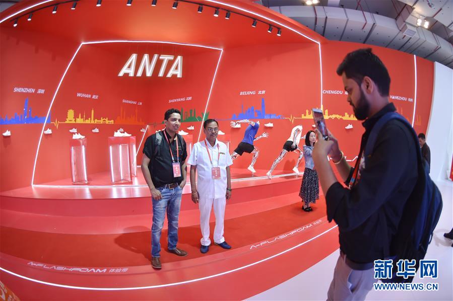 (新華全媒頭條·圖文互動(dòng))(9)上下同心再出發(fā)——習(xí)近平總書記同出席2019年全國(guó)兩會(huì)人大代表、政協(xié)委員共商國(guó)是紀(jì)實(shí)